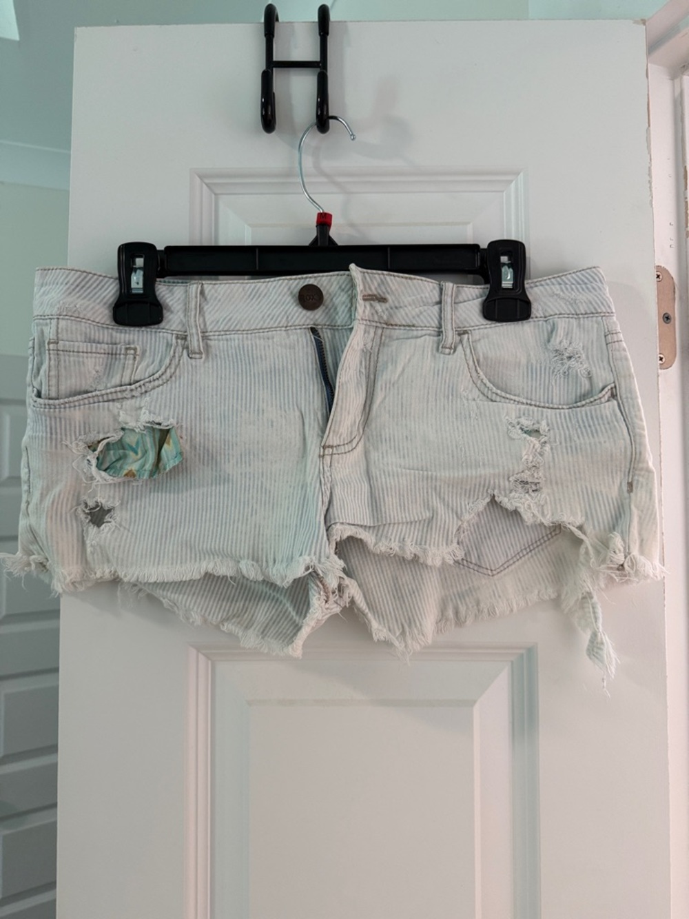 Roxy Light Wash Distressed Women's Jean Shorts